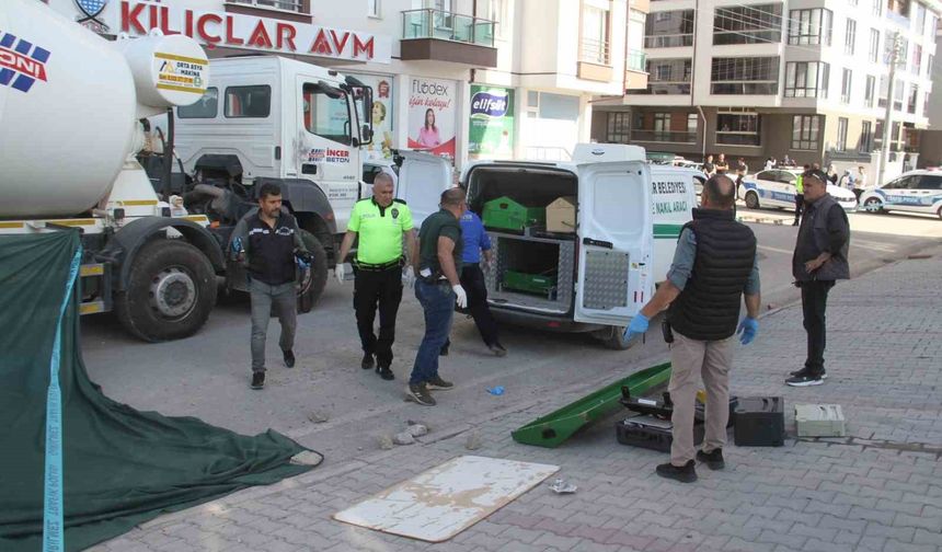 Beton mikserinin altında kalan yaşlı adam hayatını kaybetti