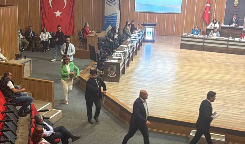 Bodrum’da meclis üyeleri kendilerine söz verilmediğini idda ederek salonu terk etti