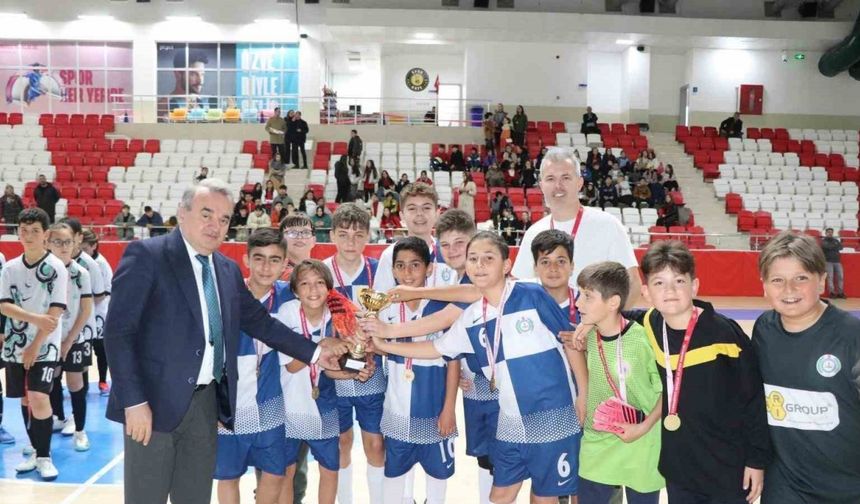 Bozüyük’te Okul Sporları Futsal Finali tamamlandı
