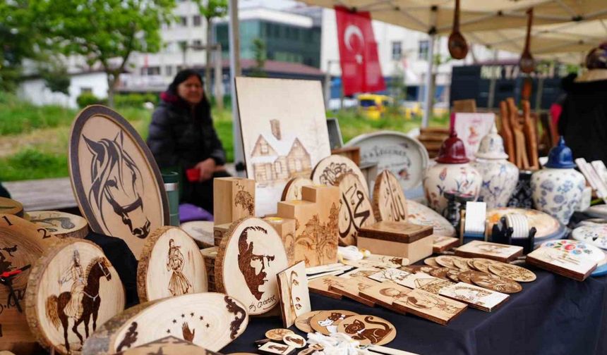 Bu sokakta üretim var emek var sanat var