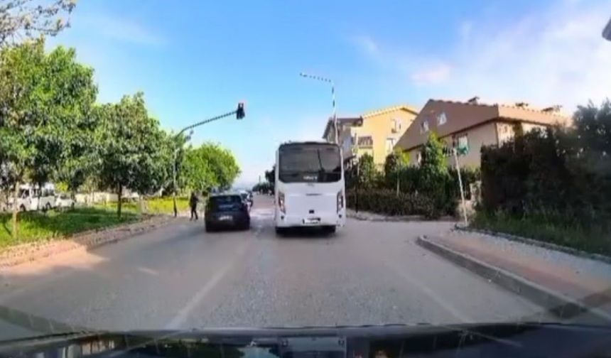 Bursa trafiğinde tehlikeli anlar kameralara yansıdı
