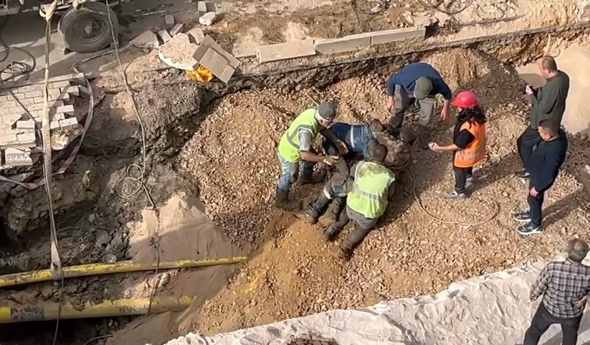 Bursa’da altyapı çalışmaları sırasında toprak altında kalan işçi ağır yaralandı