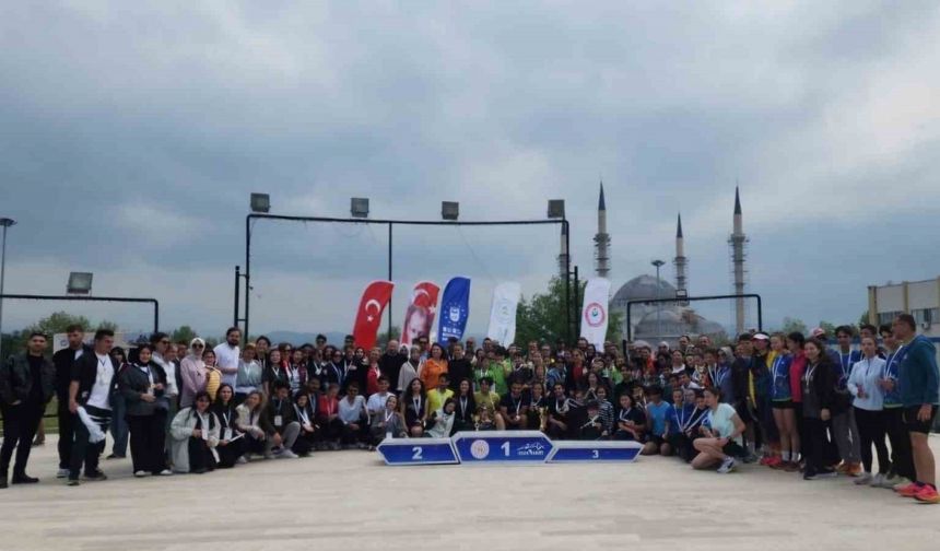 BUÜ’de "Aileler Yarışıyor" temalı oryantiring bayrak yarışı