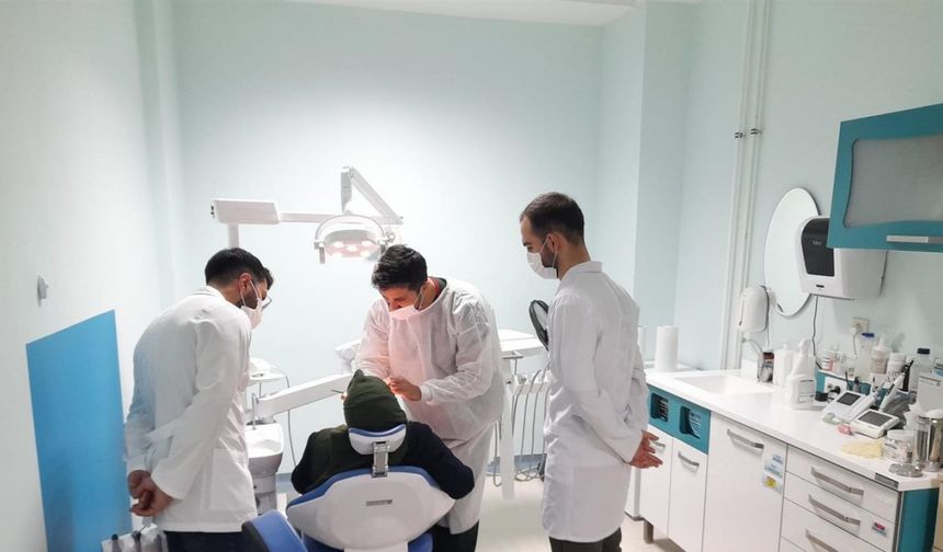 ÇAKÜ Rektörü Çiftçi: "Açılan bu merkez ile vatandaşlarımız, diş tedavileri için artık il dışına gitmiyor"