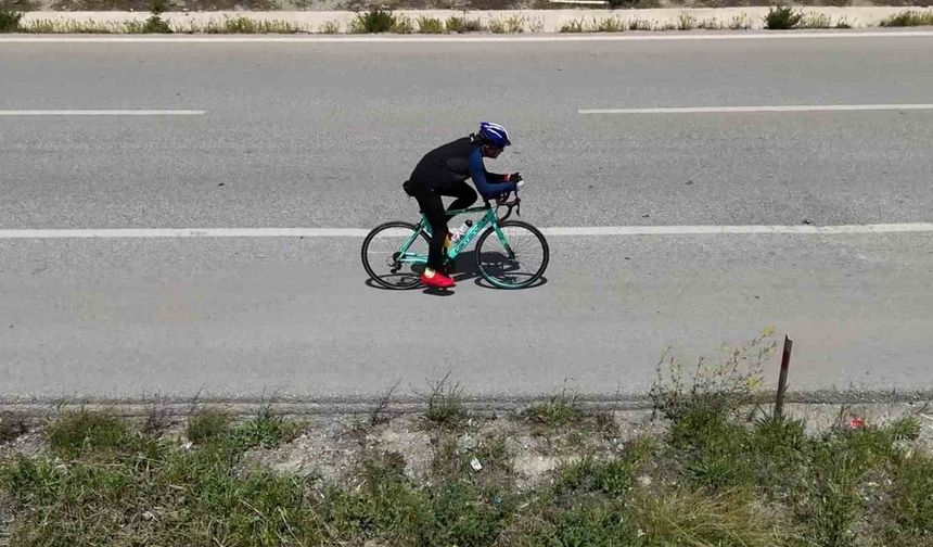 Çanakkale’den aldığı şehitlik toprağını Samsun’a ulaştırmak için pedal çeviriyor: 900 kilometreyi geride bıraktı