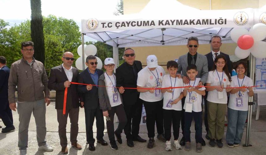 Çaycuma BİLSEM’de TÜBİTAK 4006 Bilim Fuarı göz doldurdu