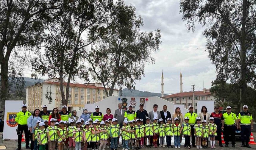 Çine’de Anaokulu öğrencilerine trafik eğitimi verildi