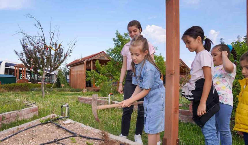Çocuklar bitkilerin büyüme serüvenini öğrendi
