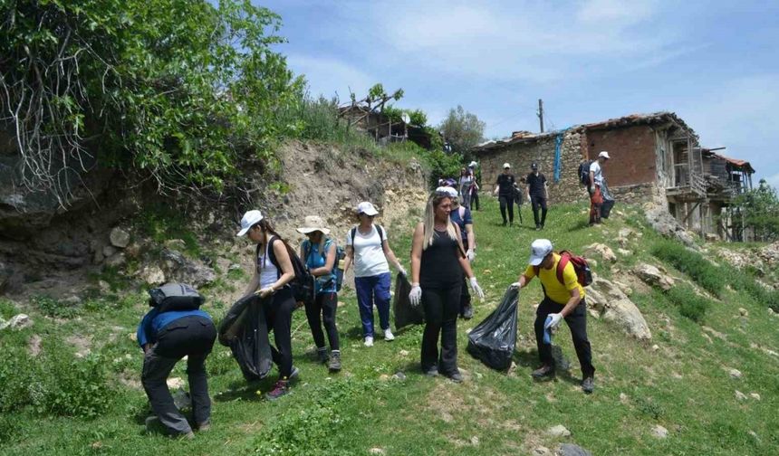 Denizli’de doğa yürüyüşüyle köylerden şehirlere yaşanan göçlere dikkat çekildi