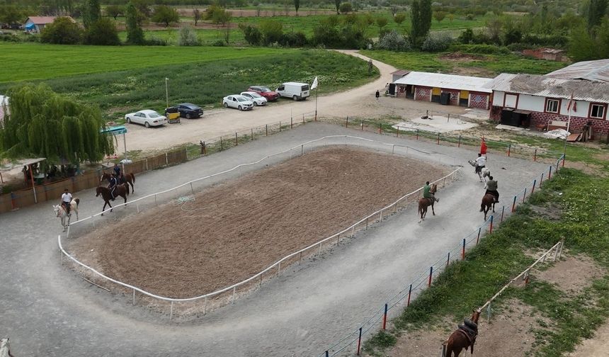 Deprem sonrası doğayla buluşma: Malatya’da atlı terapiye ilgi artıyor
