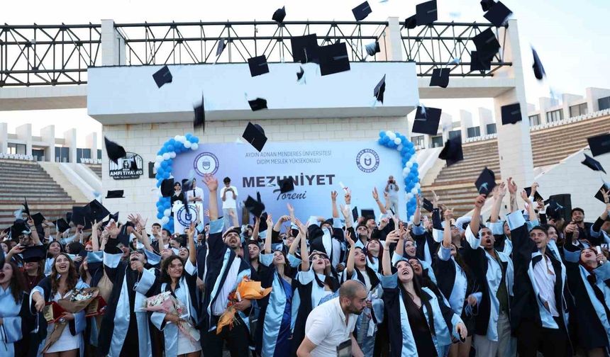 Didim MYO’da 140 öğrenci kep attı