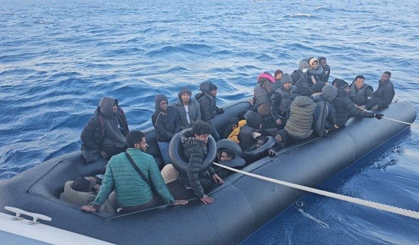 Didim’de 42 düzensiz göçmen kurtarıldı