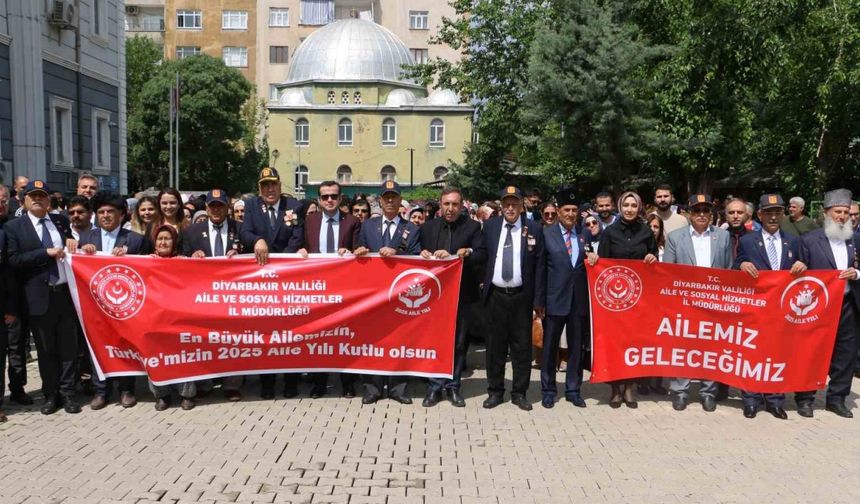 Diyarbakır’da ’Uluslararası Aile Günü’nde kortej yürüyüşü gerçekleştirildi