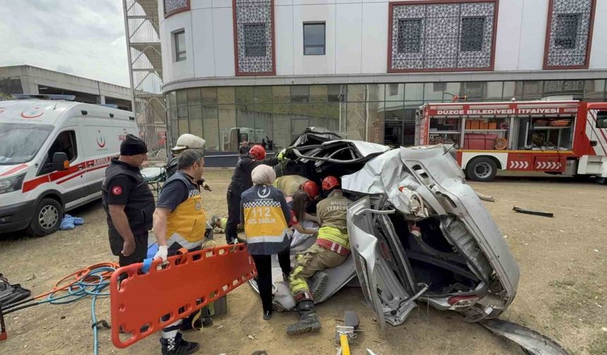 Düzce’de feci kaza 2 yaralı