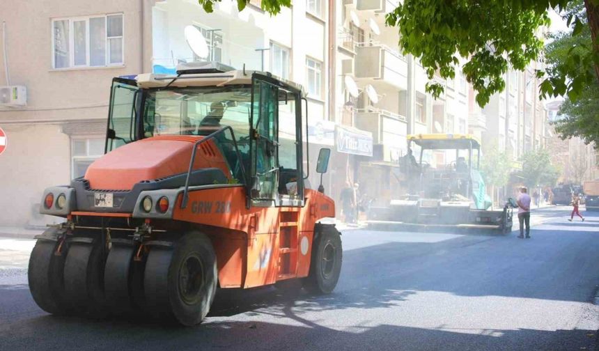 Elazığ’da asfaltlama çalışmaları sürüyor