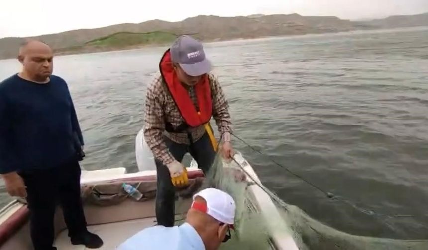 Elazığ’da kaçak avlanmayı önlemek için ekipler yoğun mesai harcıyor