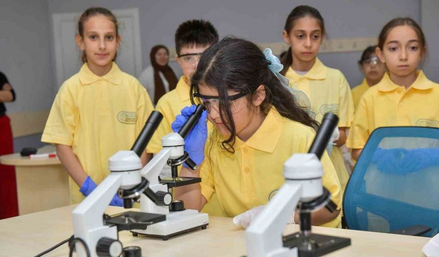 Esenyurt’ta Hayal Fabrikası Çocuk Atölyeleri başladı