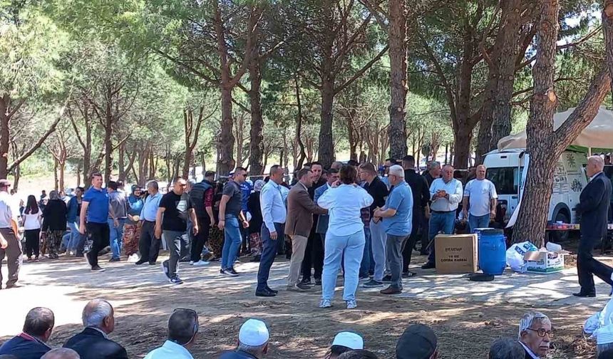 Ezine’de geleneksel çiftçi hayrı yoğun katılımla gerçekleşti