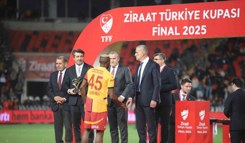 Finalin oyuncusu Victor Osimhen seçildi