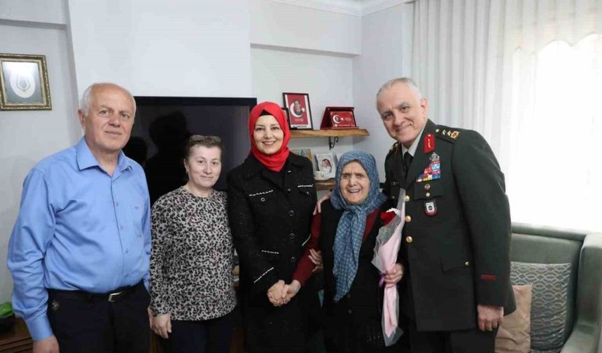 Garnizon Komutanı Ala’dan şehit annesine anlamı ziyaret