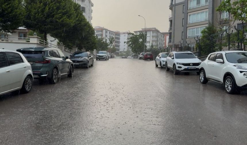 Gaziantep’te sağanak hayatı olumsuz etkiledi