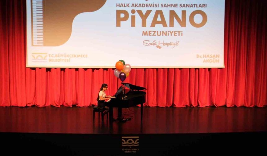 Genç piyanistler, muhteşem performanslar sergiledi