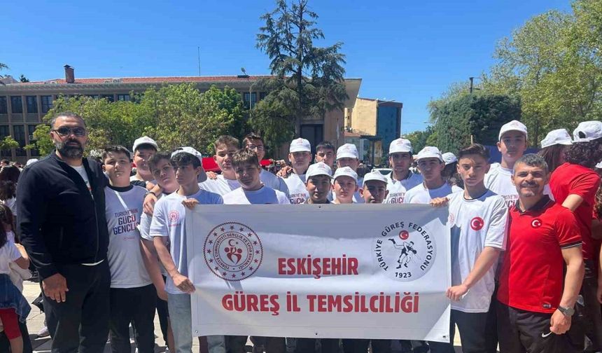 Gençlik Haftası kutlamaları Vilayet Meydanı’nda başladı