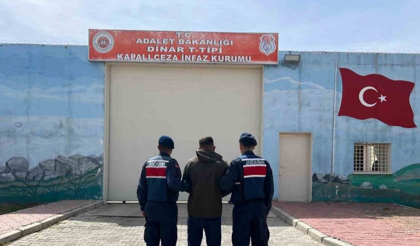 Hırsızlık suçundan aranan şahsı jandarma yakaladı