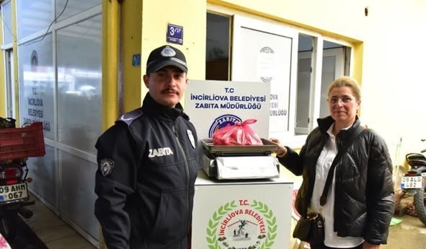 İncirliova Belediyesi’nin pazarlarda tartı denetimi sürüyor