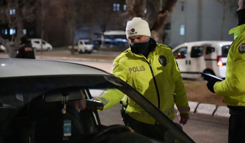 Isparta’da 2,5 saat süren uygulamada 21 sürücüye cezai işlem uygulandı