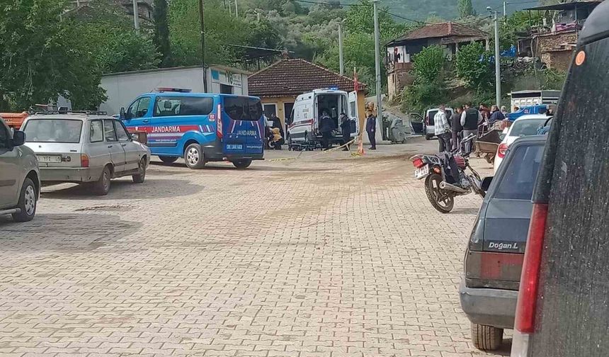 İzmir’de 3 kişiyi yaralayan saldırgan kayıplara karıştı
