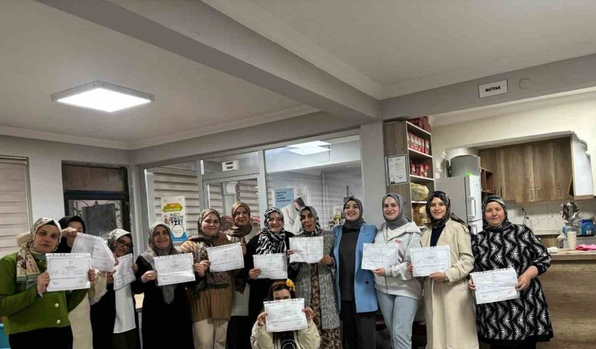 Kadınlara mantar yetiştiriciliği kurusu verildi