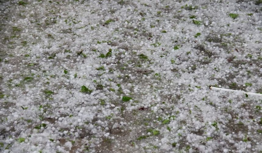 Kahramanmaraş’a ceviz büyüklüğünde dolu yağdı