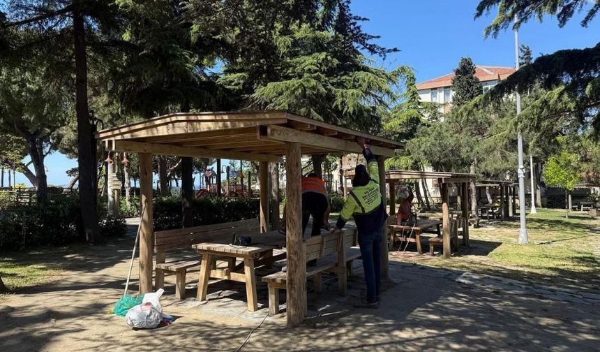 Kalepark Sosyal Tesisleri’nde kent mobilyalarına bakım ve onarım gerçekleştirildi
