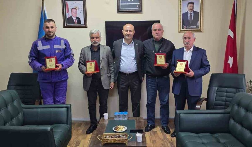 Kars’ta yılın şoförlerine plaket verildi