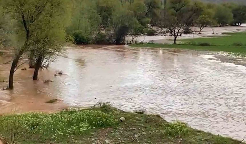 Kırıkkale’de kuvvetli sağanak: Dereler taştı, tarım arazileri zarar gördü