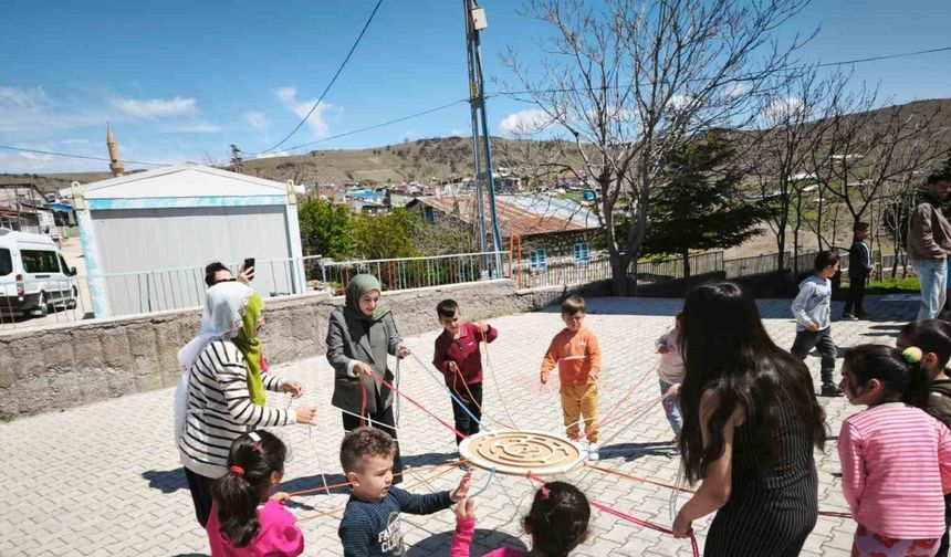 Koruma altındaki çocuklar ile köy okulu öğrencileri arasında şölen tadında etkinlik