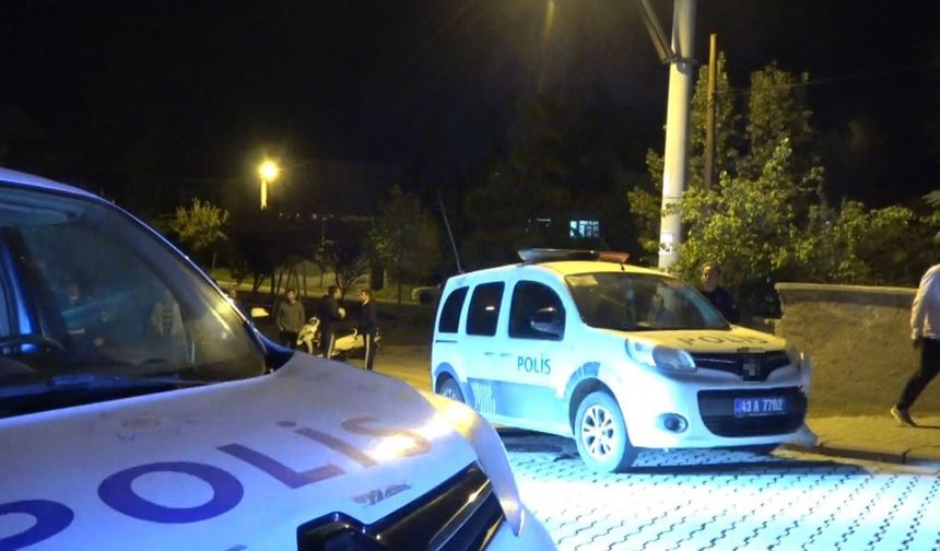 Kütahya’da ’dur’ ihtarına uymayan araçtaki 2 kişi kovalamaca sonucu yakalandı