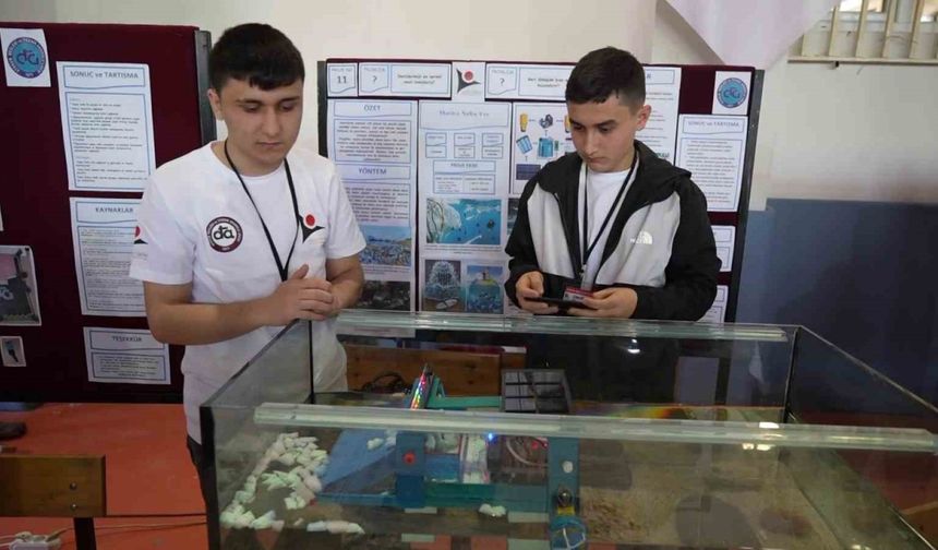 Lise öğrencilerinden denizde müsilaj ve atık toplayan deniz aracı