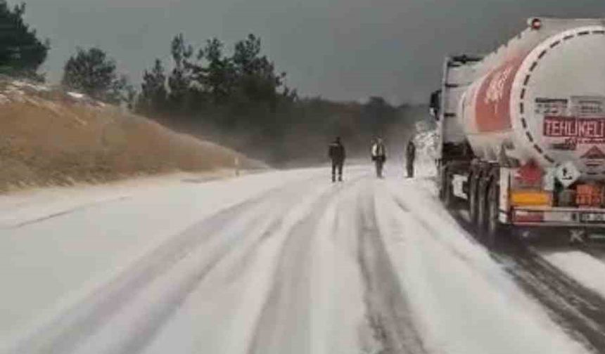 Mersin’de dolu etkili oldu, karayolu trafiğe kapandı