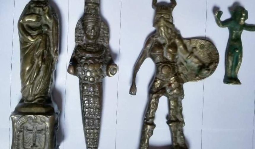 Nazilli’de bir araçta yapılan aramalarda 4 tarihi eser ele geçirildi
