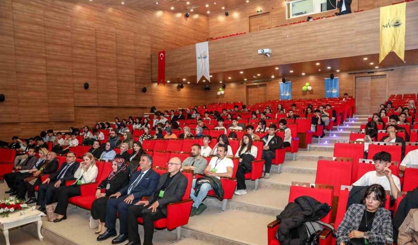Öğrenciler ‘Liseler Arası İklim Münazarası’nda fikirlerini savundu