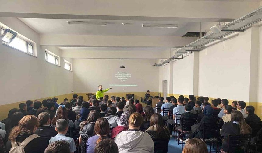 Öğrencilere trafik bilinci eğitimi verildi