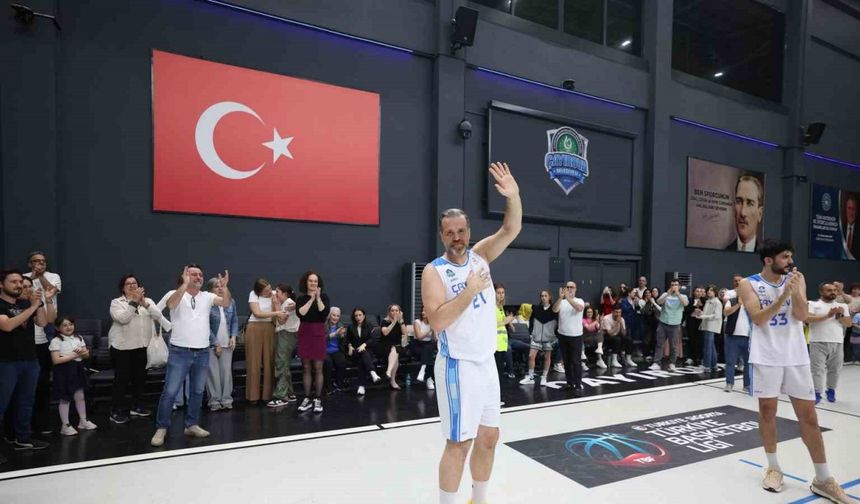 Oğuz Savaş, kariyerini Çayırova Belediyesi formasıyla noktaladı