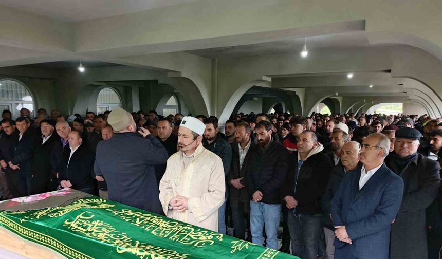 Ordu’da ‘Anneler Günü’nde ağaçta asılı bulunan kadın son yolculuğuna uğurlandı