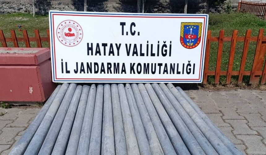 Otoyol kenarındaki çit direkleri çalan 2 kişi tutuklandı
