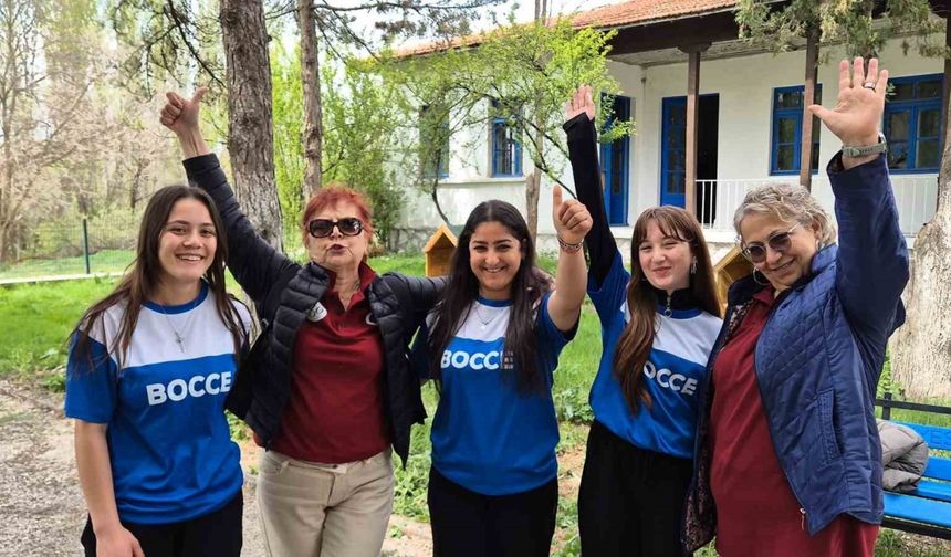 (ÖZEL) Tazelenme Üniversitesinin yaşlı öğrencileri bocce ile tanıştı