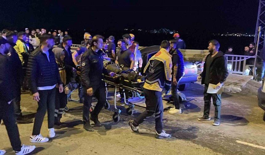 Sivas’ta feci kaza: Tofaş bariyere ok gibi saplandı, sürücüsü yaralandı