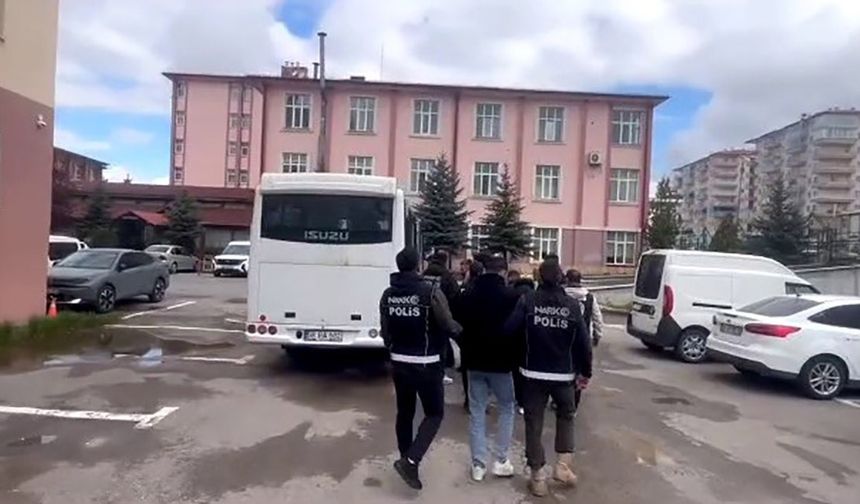Sivas’ta uyuşturucu ticaretine yönelik yapılan operasyonda 8 kişi tutuklandı