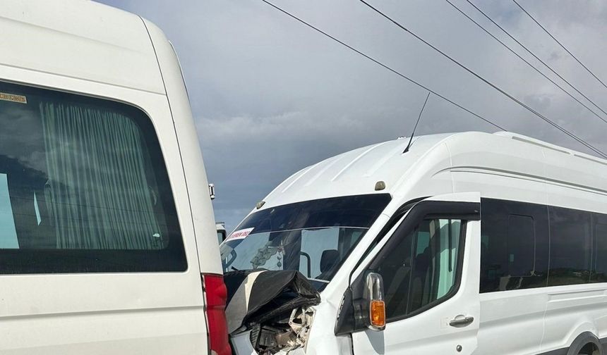 Siverek’te öğretmen servisleri kaza yaptı: 28 yaralı